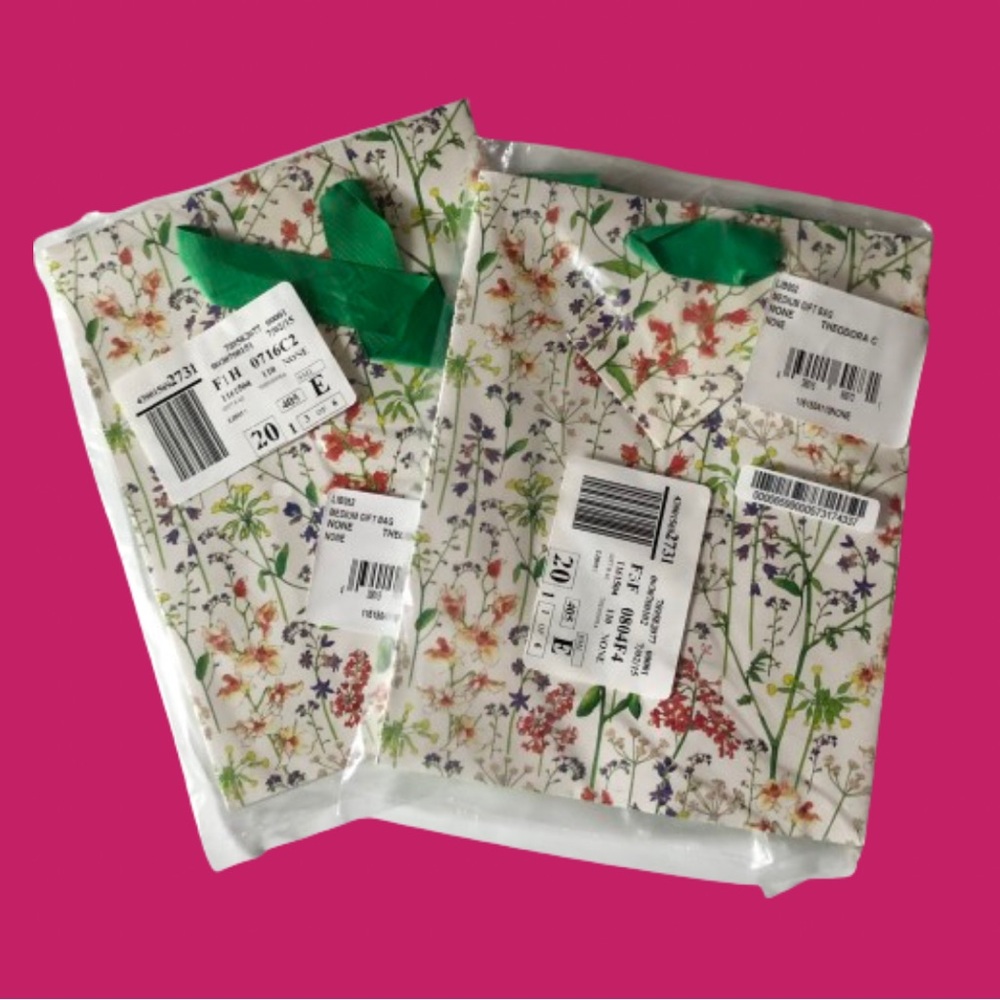 Liberty London Flowers of Liberty “Theodora” medium gift bags